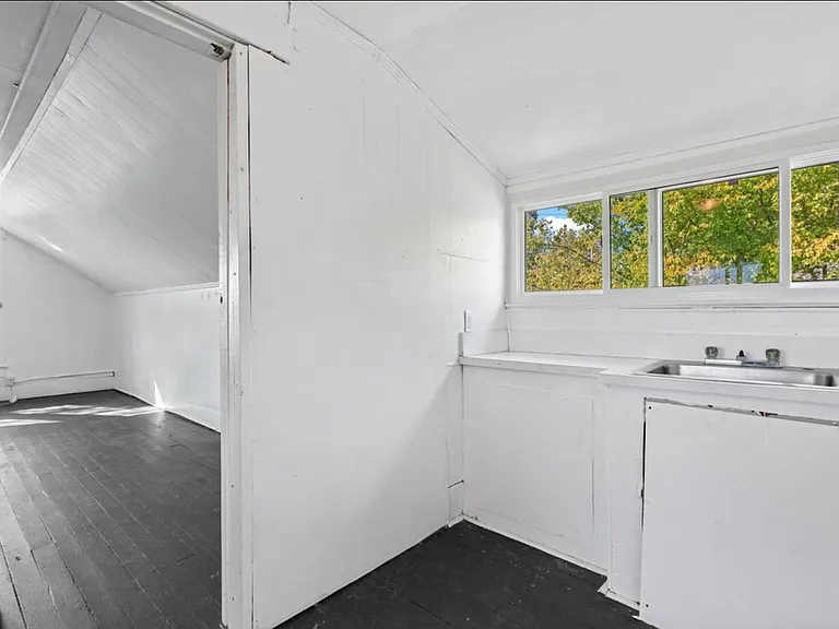 110 Garland Ave #A — Photo 8