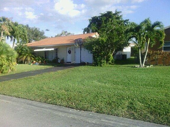 5th image of 8018 NW 101st Ave