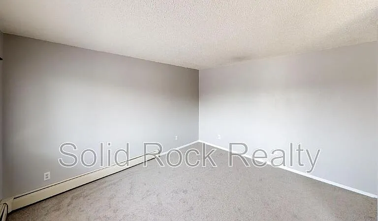 325 Bonnie Ct #B — Photo 4