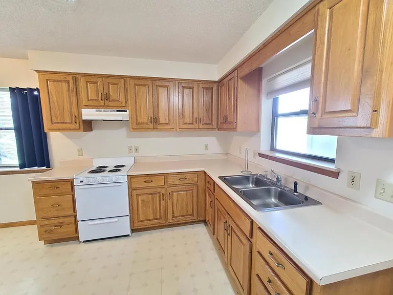 16924 Amstutz Rd — Photo 5