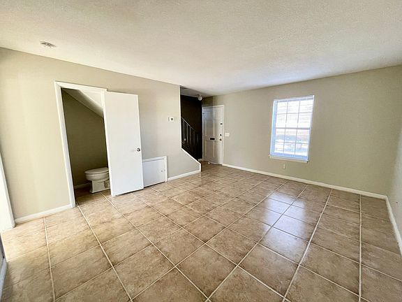 5th image of 1704 Devonwood Dr
