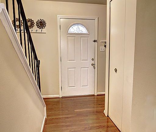 2nd image of 980 Holborn Ct