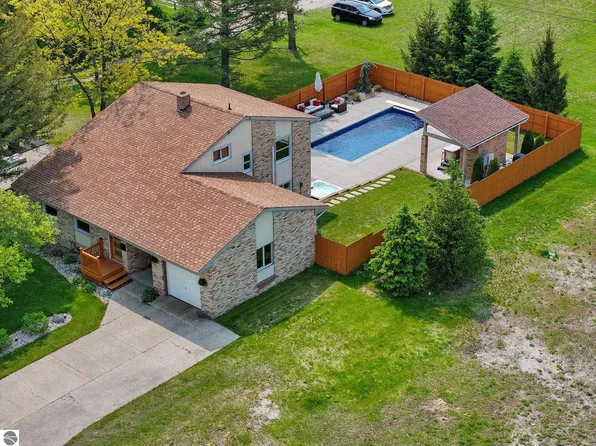 710 E Division St, Cadillac, MI 49601