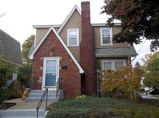 55 Rugby St, Cranston, RI 02910