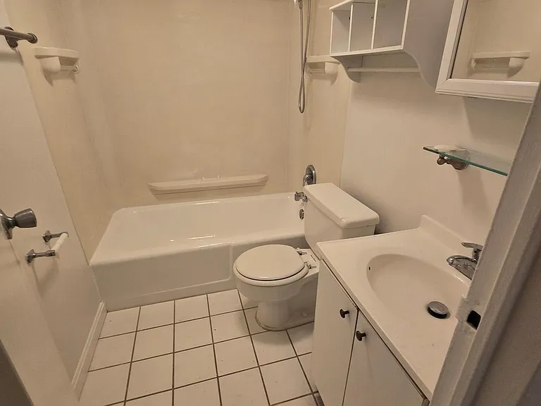 1260 21st St NW #400 — Photo 10