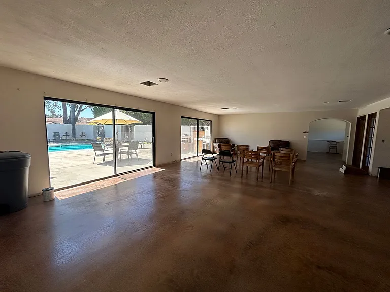 5435 Villas Dr — Photo 32