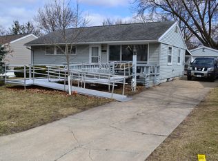 1100 Harold Dr SE, Cedar Rapids, IA 52403