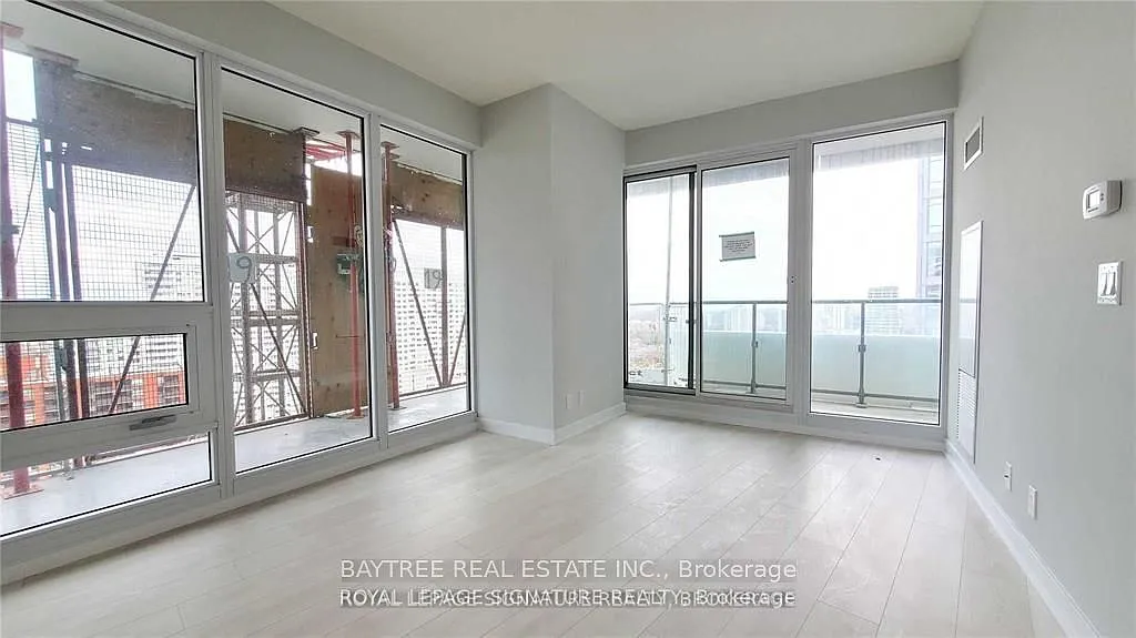 2221 Yonge St — Photo 3