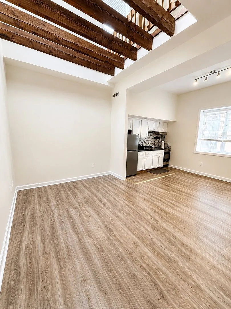 1 bed, 1.5 bath, 1000 sqft, $2,500 — Photo 2
