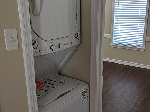 3rd image of 617 Robinson St APT 1