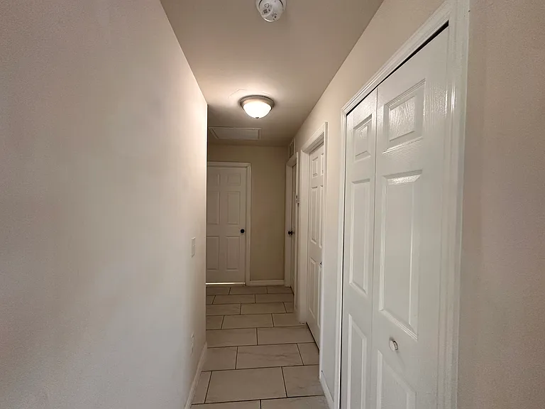 913 NE 13th Ave — Photo 9