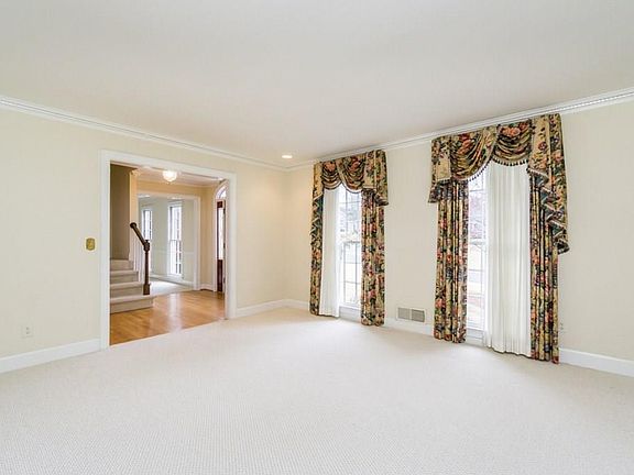 4th image of 3330 Somerset Ct SE