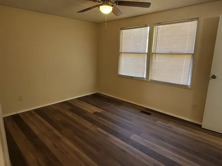 7402 Brigmore Dr — Photo 19