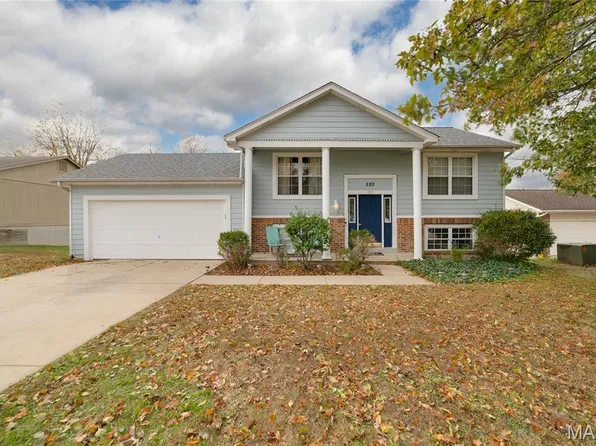 520 Durango Dr, O'Fallon, MO 63368