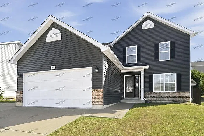 3 bed, 2.5 bath, 1824 sqft, $2,450 — Photo 1
