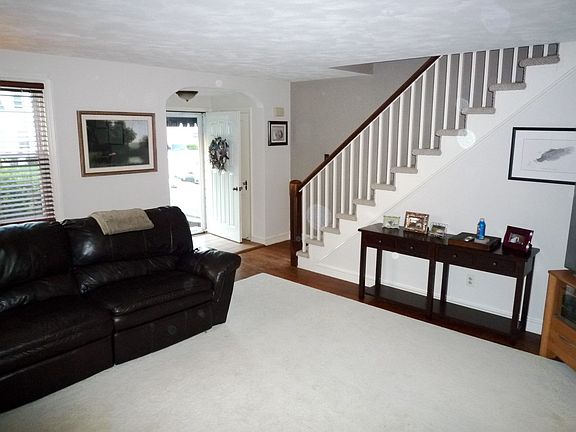 2nd image of 118 W Reamer Ave