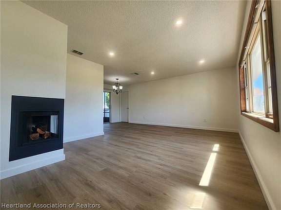 5th image of 124 Bougainvillea St NE