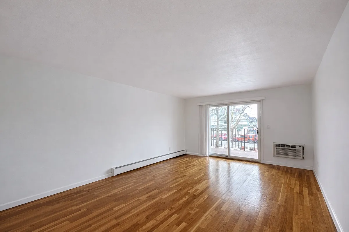 Building Photo - 4724 Parsons Blvd #2F