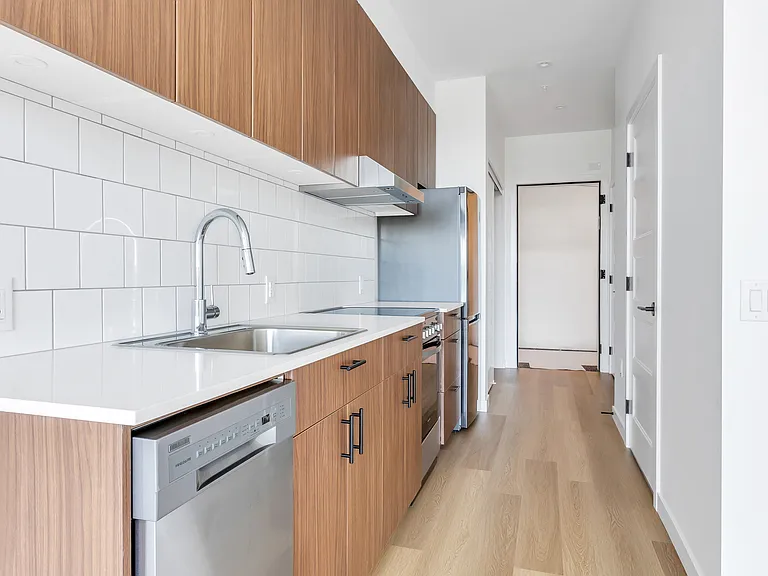 3455 Hastings St E — Photo 87