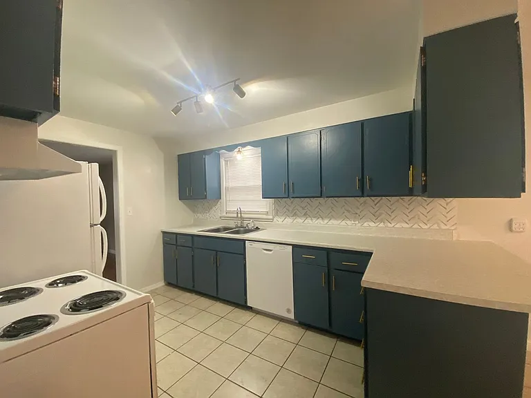 3703 W Rockwell Ave — Photo 6