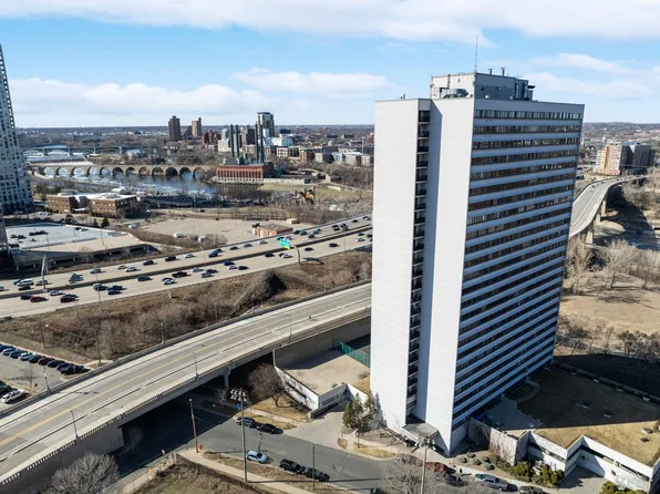 1920 S 1st St APT 2302, Minneapolis, MN 55454