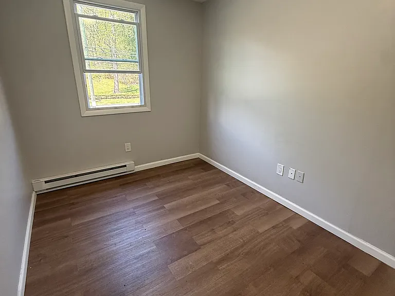 682 Old Colony Rd — Photo 7