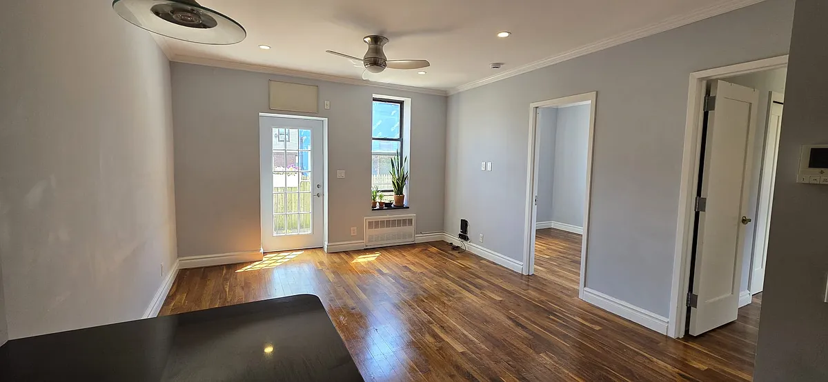 Building Photo - 133 Lincoln Ave #C