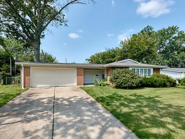 1495 Tremont Dr — Photo 3