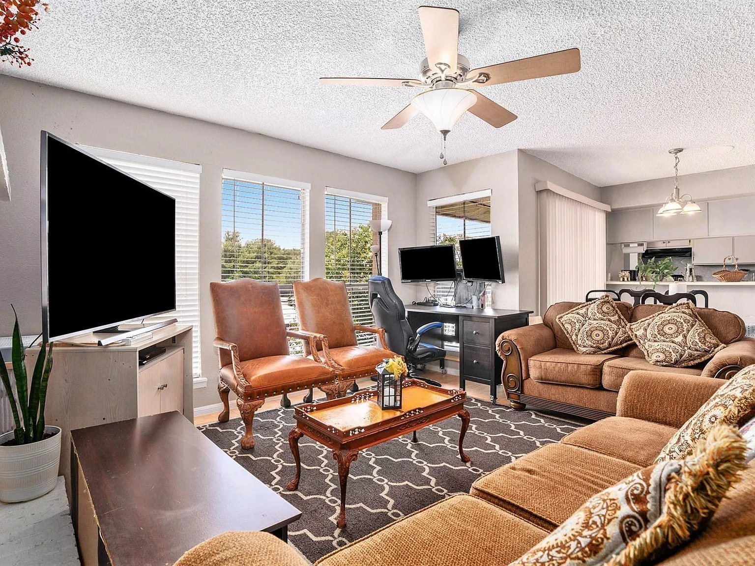 2 bed, 2.0 bath, 1035 sqft, $1,250 — Photo 2