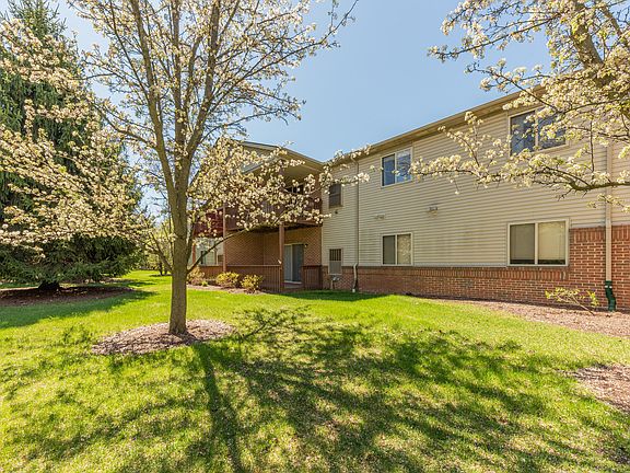 5th image of 2482 Eagles Cir Unit 6