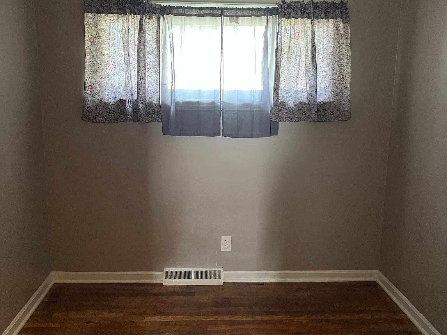 3 bed, 1420 sqft, $1,400 — Photo 3