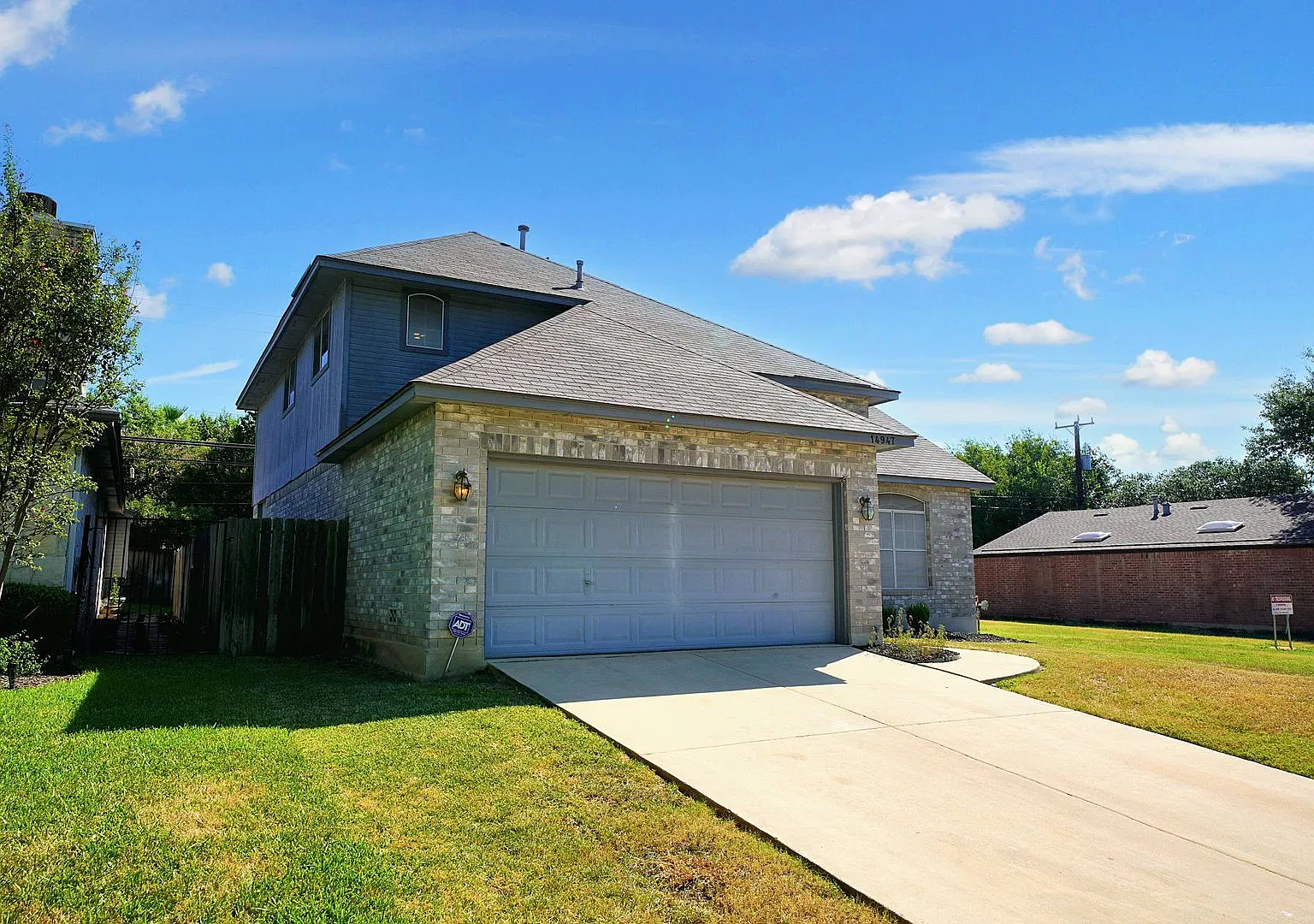 Stunning Churchill Estates Home Now Available - Realtor Commission: $650 — Photo 3