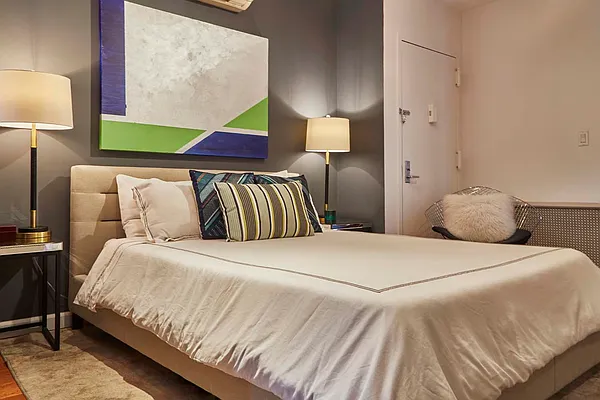 Rented by R New York | media 21