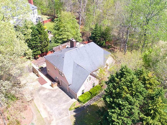 3rd image of 9403 Logan Ln