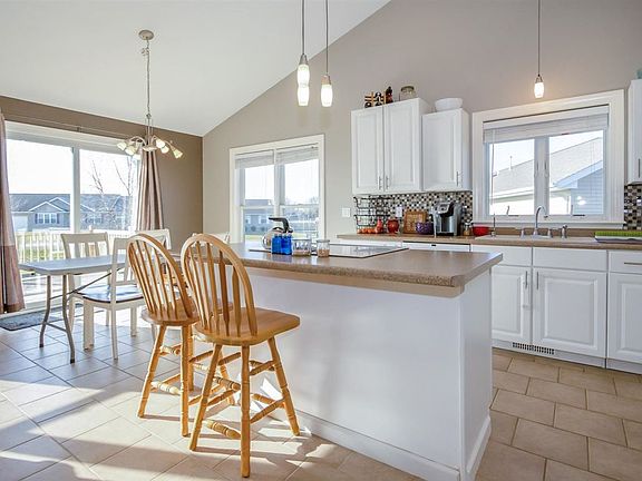 5th image of 161 Pleasant Creek Dr