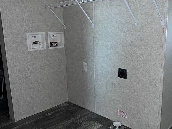 5th image of 15 Daisy Ln
