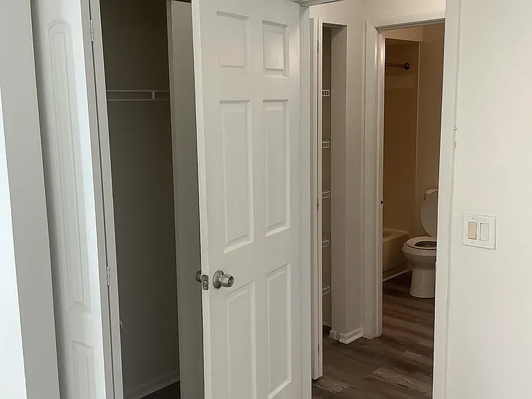 1044 Winterberry Ln — Photo 15