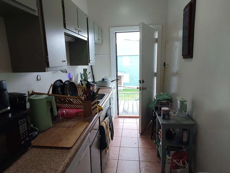 320 W Hall St #B — Photo 7