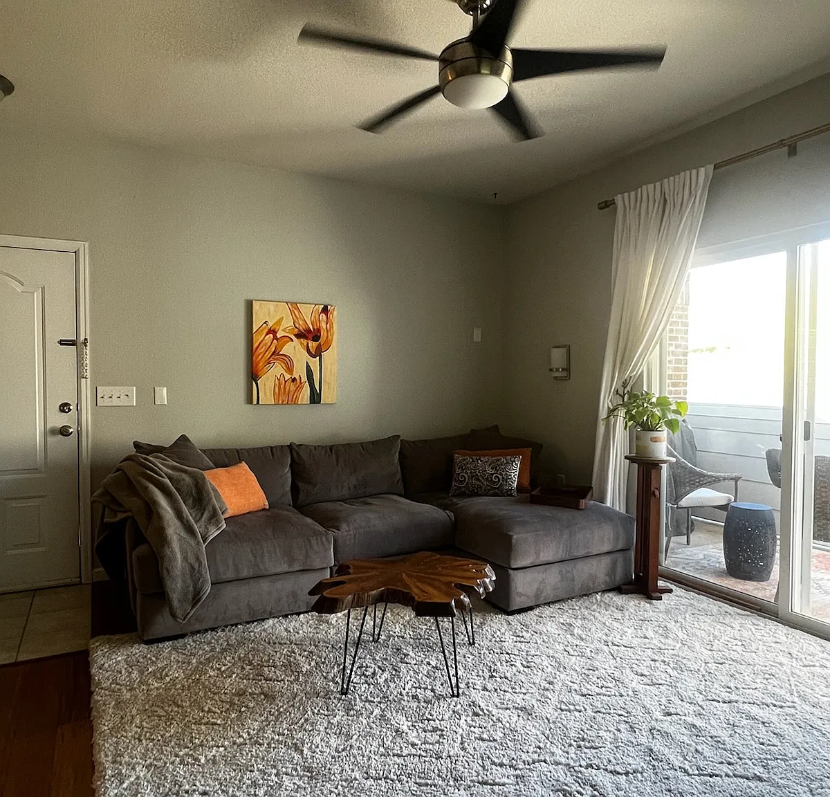 1 bed, 910 sqft, $2,000 — Photo 2