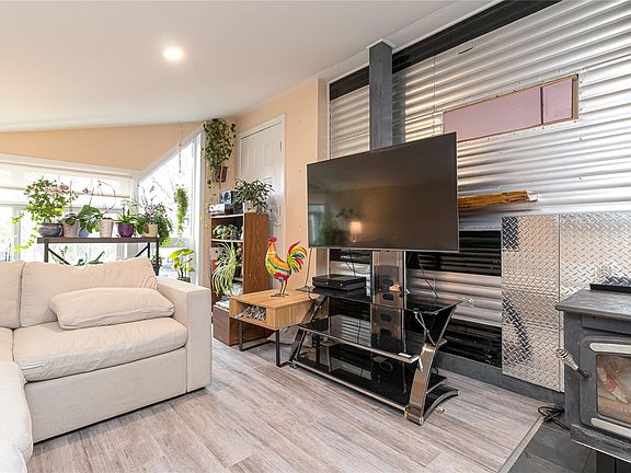 4th image of 1120 Shawnigan Mill Bay Rd #33C