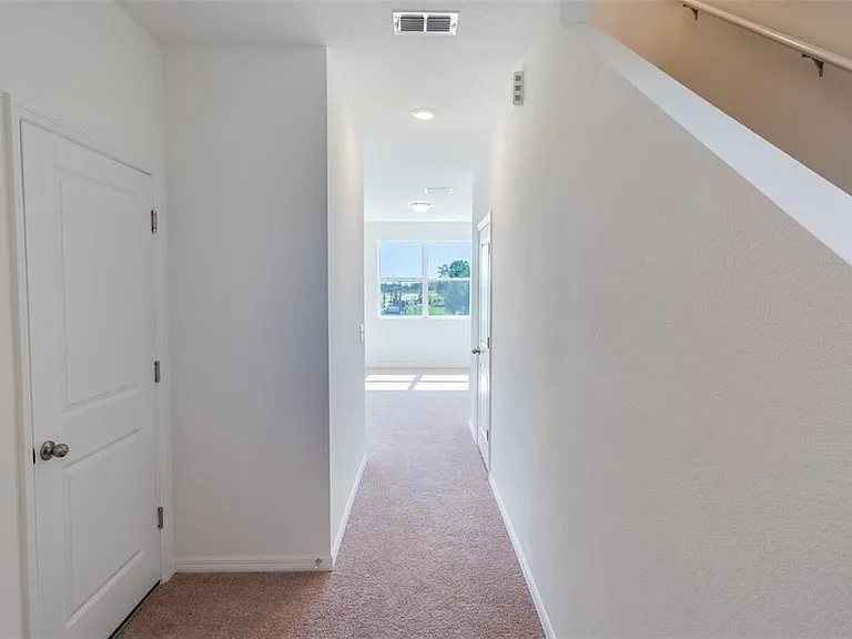 394 Madison Dr — Photo 2
