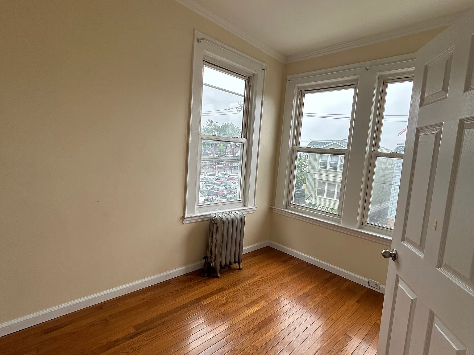 3 bed, $1,900 — Photo 2