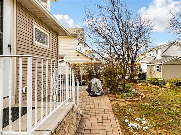 5th image of 132 Lakeside Dr