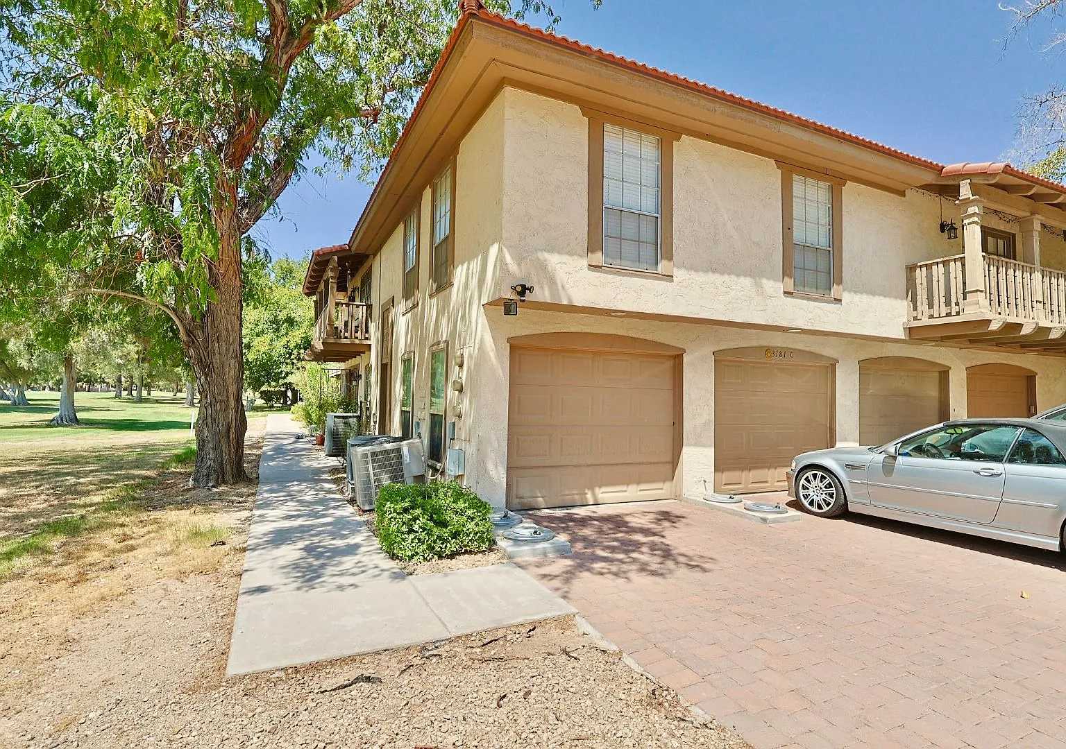 Beautiful Condo in Las Vegas Country Club! — Photo 1