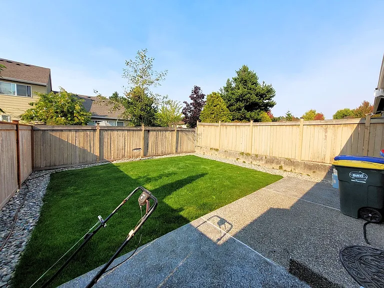 410 Holland Ave — Photo 33