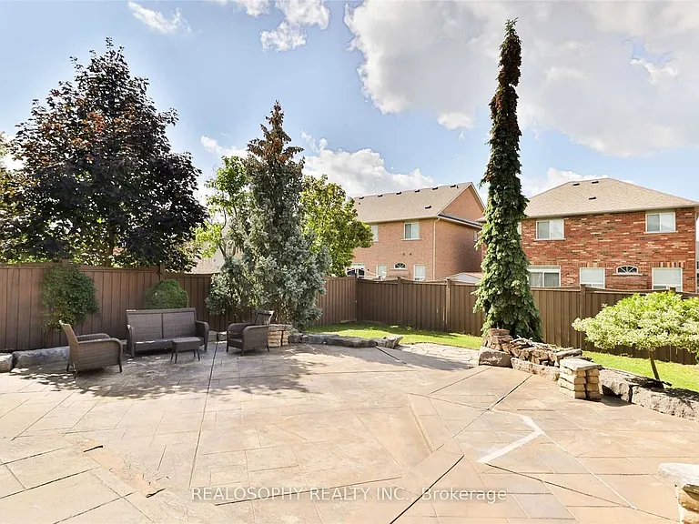 284 Bilbrough St — Photo 30