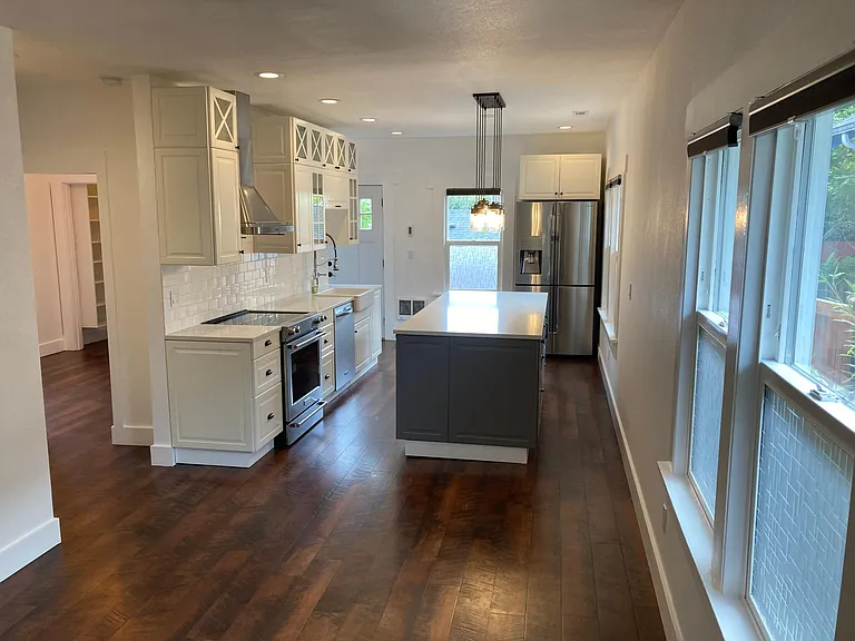 709 N Cedar St — Photo 13
