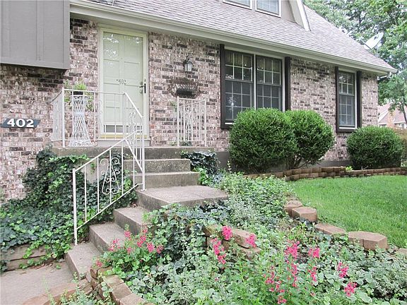 5th image of 402 NE Wild Plum Ct