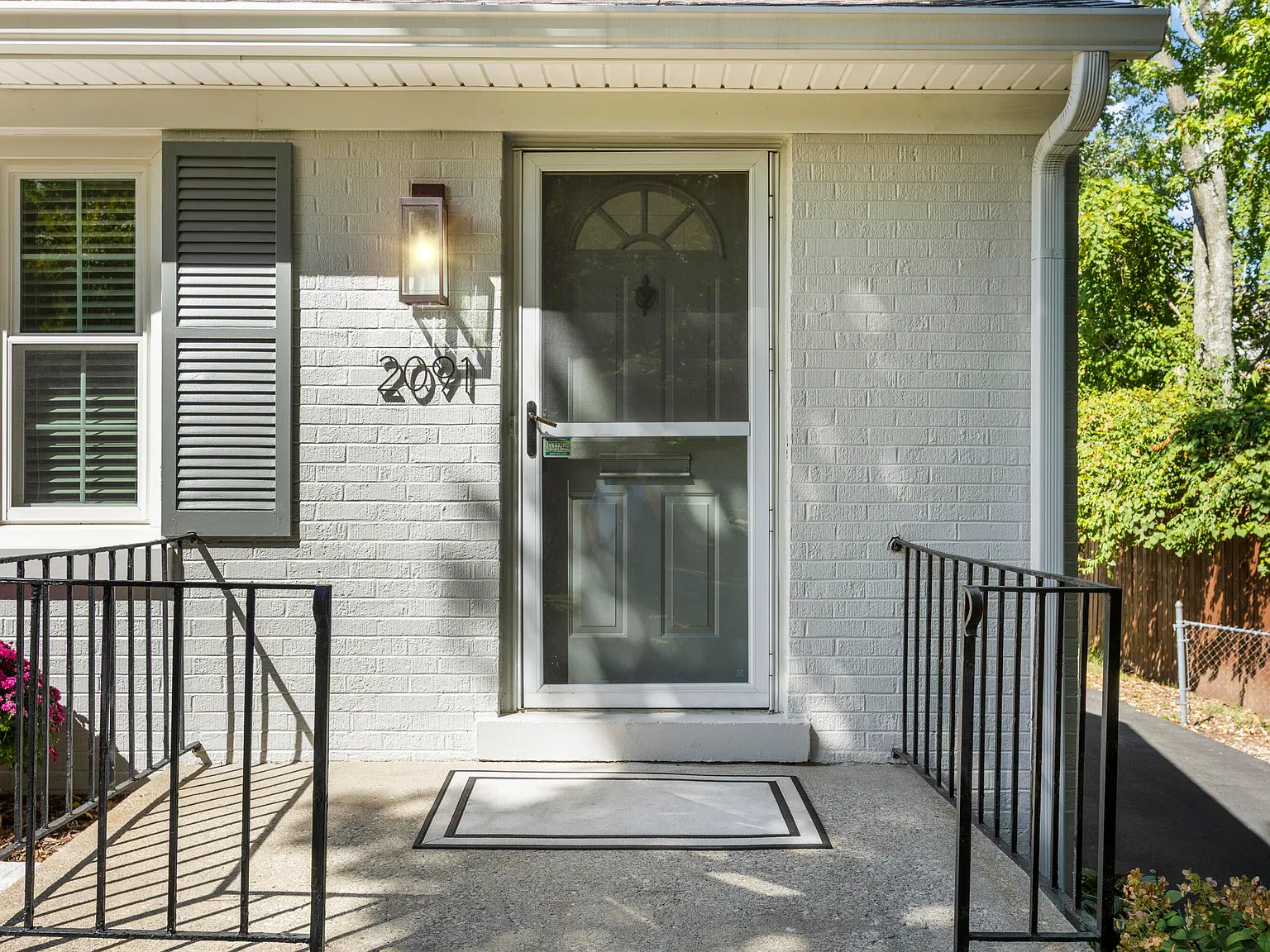 3 bed, 2.0 bath, 2320 sqft, $2,495 — Photo 3