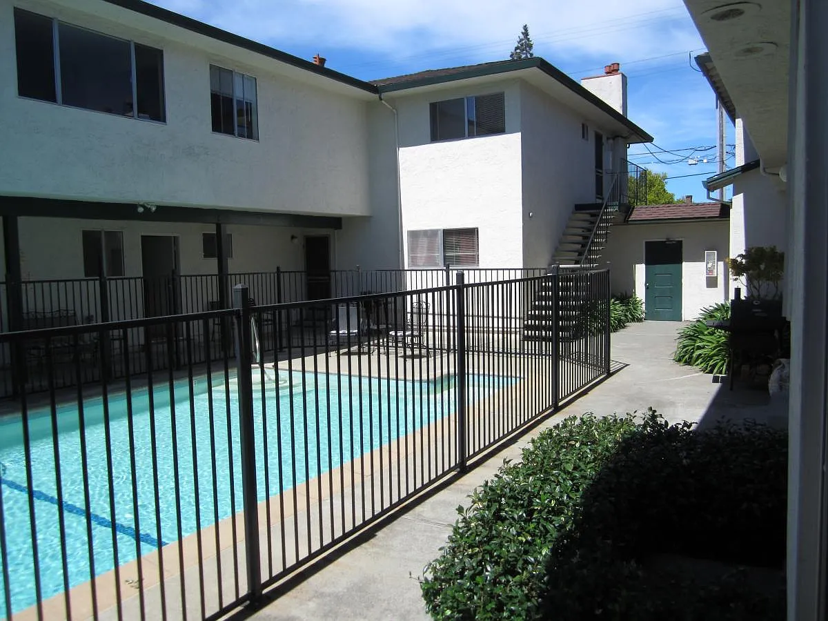 2 bed, 930 sqft, $3,800 — Photo 4